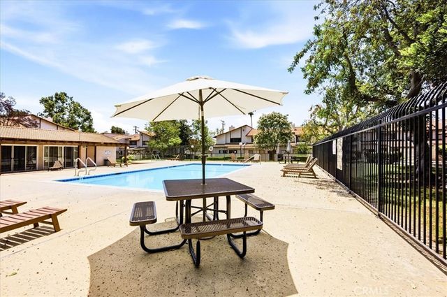 910 N Redding, Upland, CA 91786