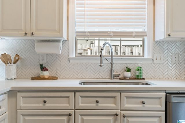 1167 AMBERLEY WOODS DRIVE, Helena, AL 35080