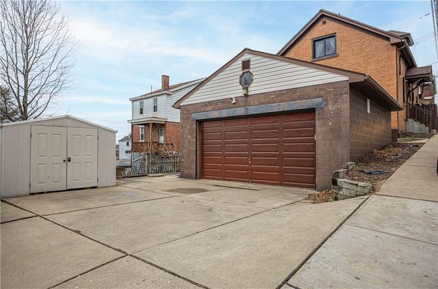 348 Anthony St, Mt Oliver, PA 15210