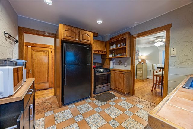 348 Anthony St, Mt Oliver, PA 15210