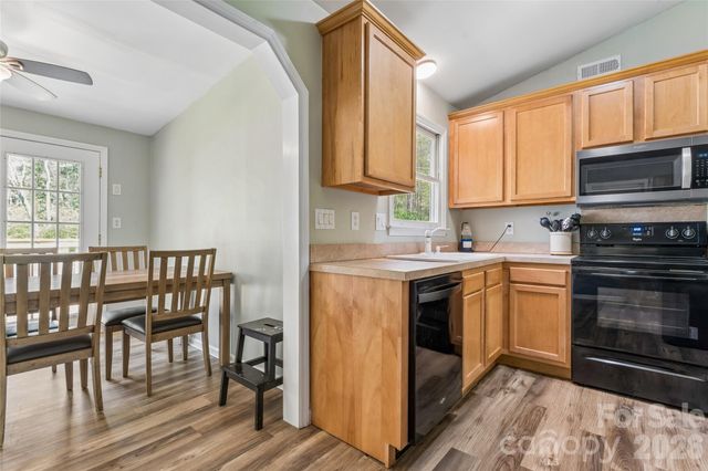 6127 Dovetail Court, Charlotte, NC 28227