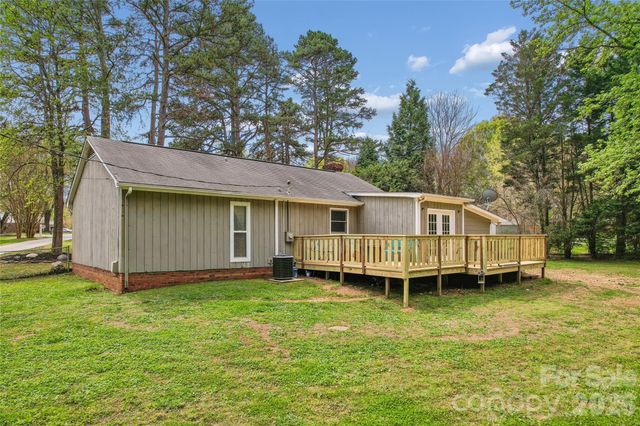 6127 Dovetail Court, Charlotte, NC 28227