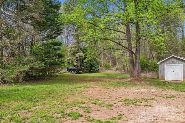 6127 Dovetail Court, Charlotte, NC 28227