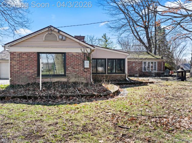 5816 Darbwood Lane, West Bloomfield Charter Township, MI 48324