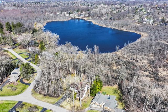 5816 Darbwood Lane, West Bloomfield Charter Township, MI 48324