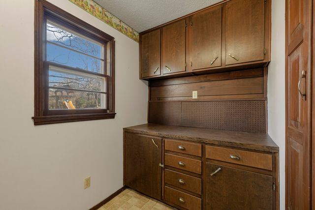 1520 S Devon Road, Springfield, MO 65809