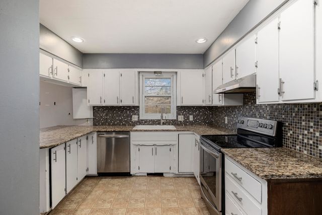 1520 S Devon Road, Springfield, MO 65809