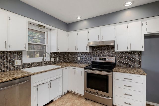 1520 S Devon Road, Springfield, MO 65809