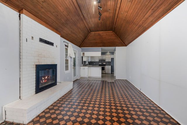 1520 S Devon Road, Springfield, MO 65809