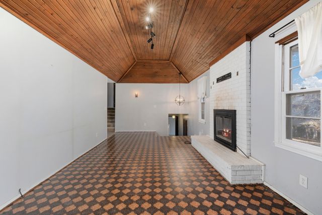 1520 S Devon Road, Springfield, MO 65809