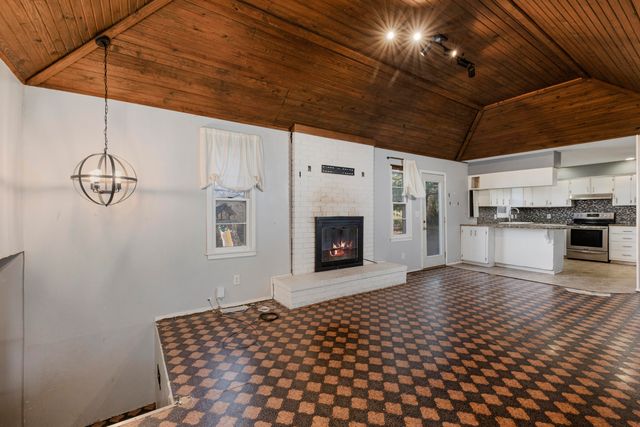 1520 S Devon Road, Springfield, MO 65809