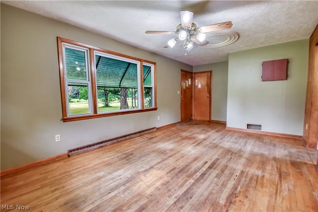 4090 N Leavitt Road NW, Warren, OH 44485