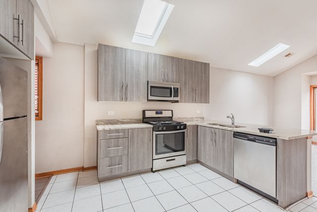 2413 W Taylor Street 3, Chicago, IL 60612