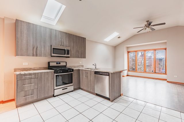 2413 W Taylor Street 3, Chicago, IL 60612