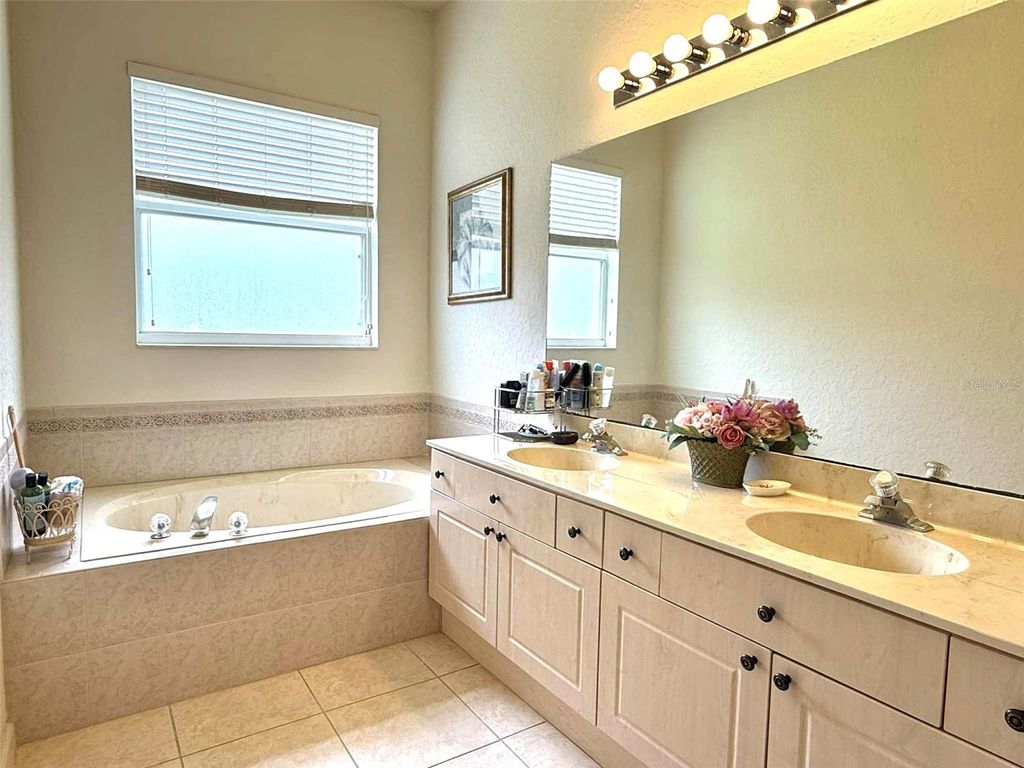 Image 26 of property listing at 3539 MAPLE RIDGE LOOP, Kissimmee, FL 34741