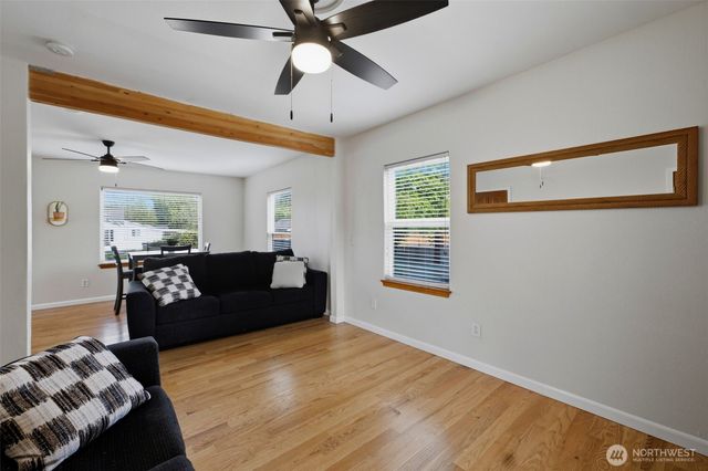 926 16th Street SW, Puyallup, WA 98371