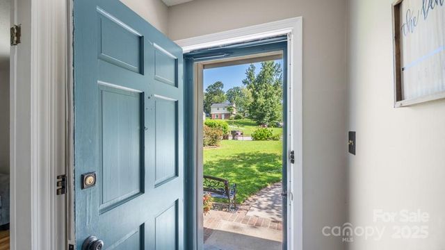 1718 Candlewood Court, High Point, NC 27265