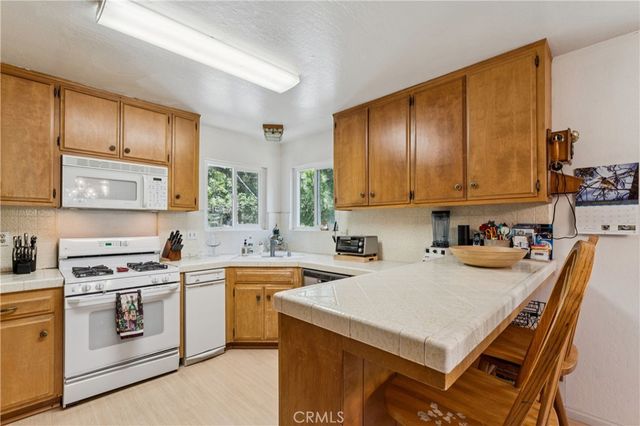 582 Grass Valley Court, Lake Arrowhead, CA 92352