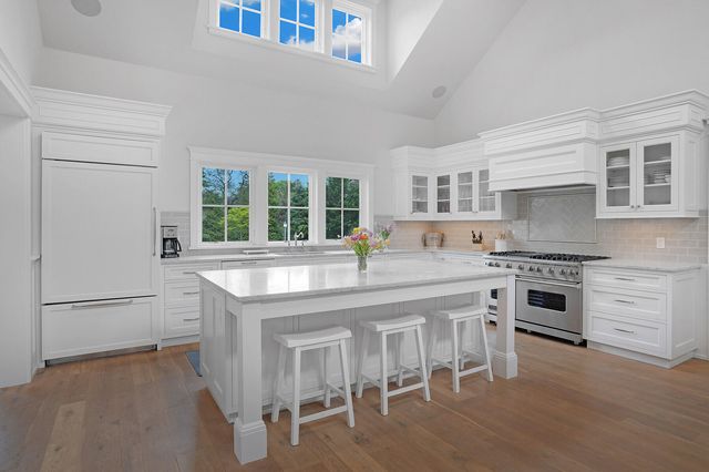 2 Noras Lane, Edgartown, MA 02539