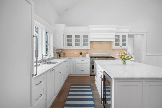 2 Noras Lane, Edgartown, MA 02539