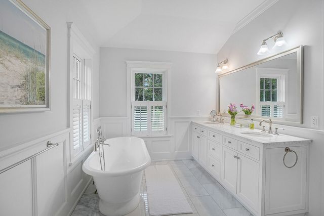 2 Noras Lane, Edgartown, MA 02539