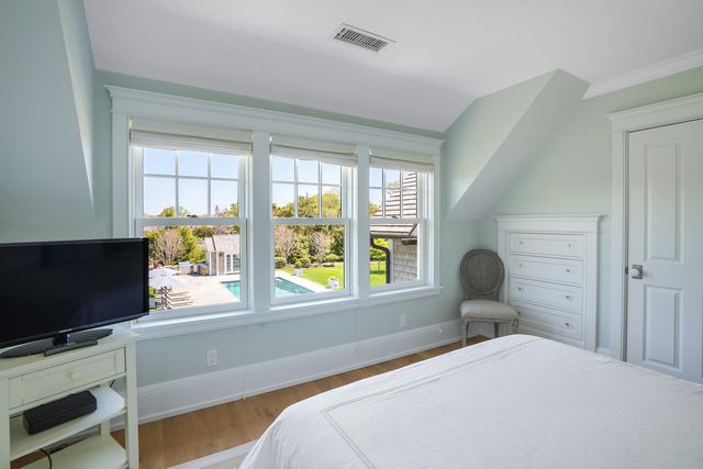 2 Noras Lane, Edgartown, MA 02539