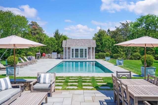 2 Noras Lane, Edgartown, MA 02539