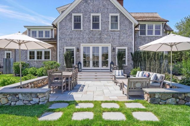 2 Noras Lane, Edgartown, MA 02539
