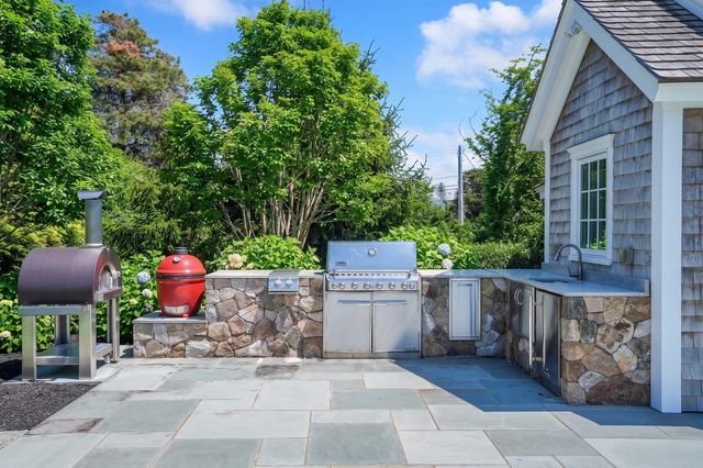 2 Noras Lane, Edgartown, MA 02539