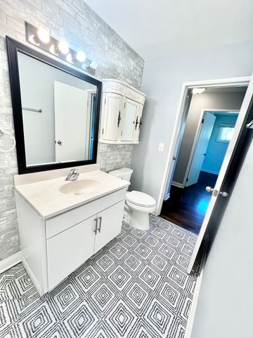 128 E Normandy Drive, Addison, IL 60101