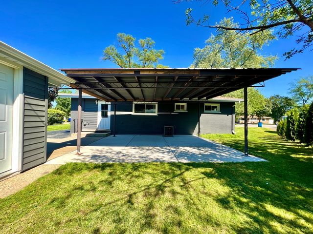 128 E Normandy Drive, Addison, IL 60101