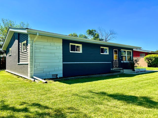 128 E Normandy Drive, Addison, IL 60101