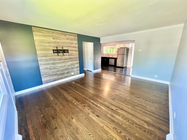 128 E Normandy Drive, Addison, IL 60101