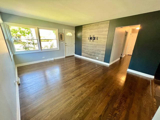 128 E Normandy Drive, Addison, IL 60101
