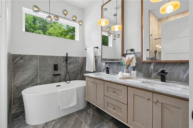 2454 Caladium NE Drive, Atlanta, GA 30345