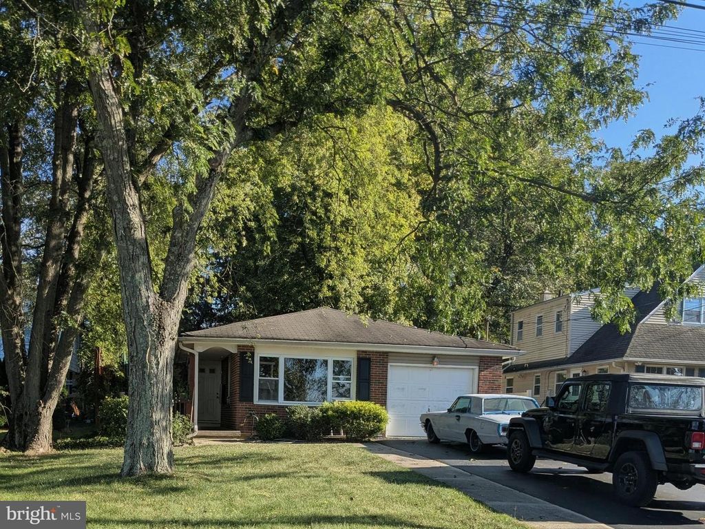 33 SUNSET AVE, Ewing, NJ 08628