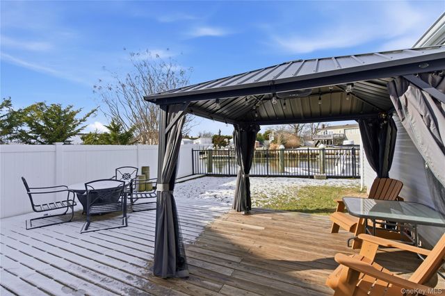 76 Alhambra Road, Massapequa, NY 11758