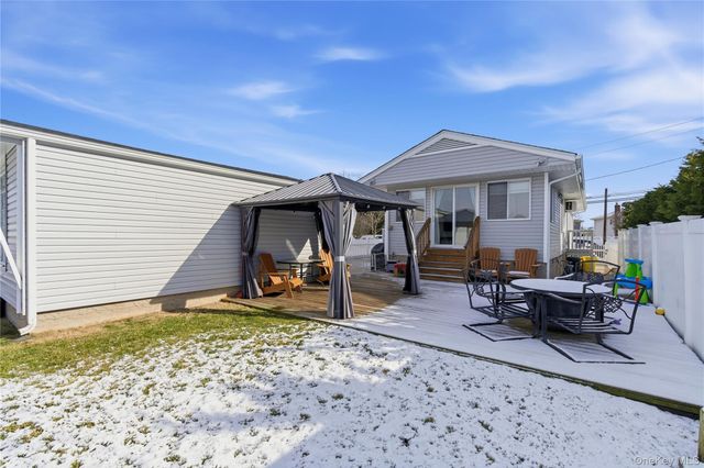 76 Alhambra Road, Massapequa, NY 11758