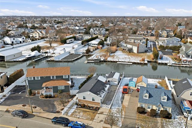 76 Alhambra Road, Massapequa, NY 11758