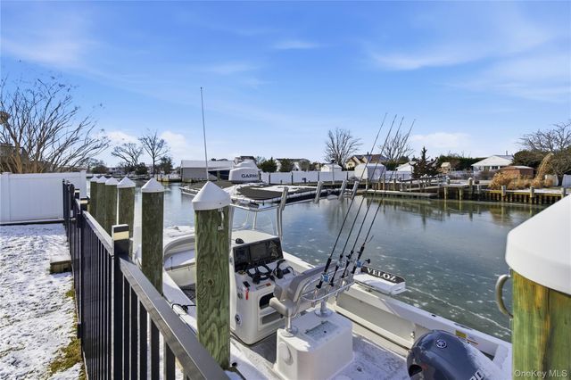 76 Alhambra Road, Massapequa, NY 11758