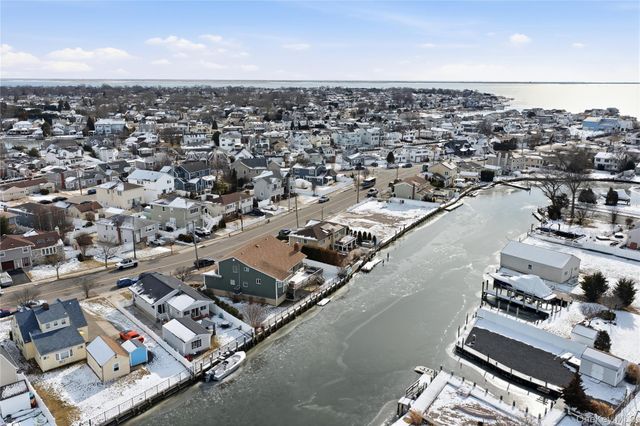 76 Alhambra Road, Massapequa, NY 11758