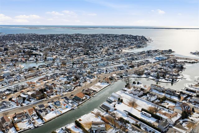 76 Alhambra Road, Massapequa, NY 11758