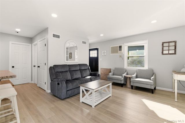 76 Alhambra Road, Massapequa, NY 11758