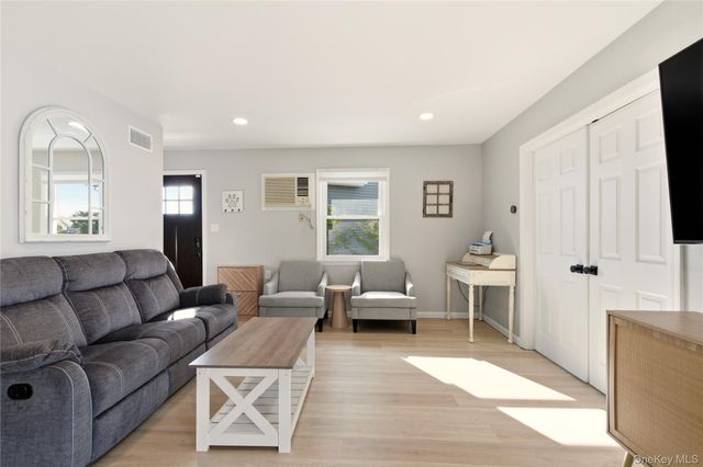 76 Alhambra Road, Massapequa, NY 11758