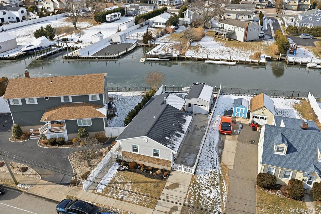 76 Alhambra Road, Massapequa, NY 11758