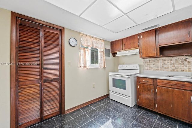3711 SW 39th Avenue, West Park, FL 33023