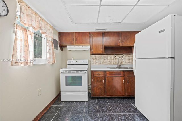3711 SW 39th Avenue, West Park, FL 33023