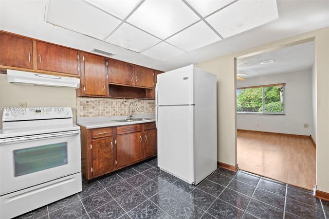 3711 SW 39th Avenue, West Park, FL 33023