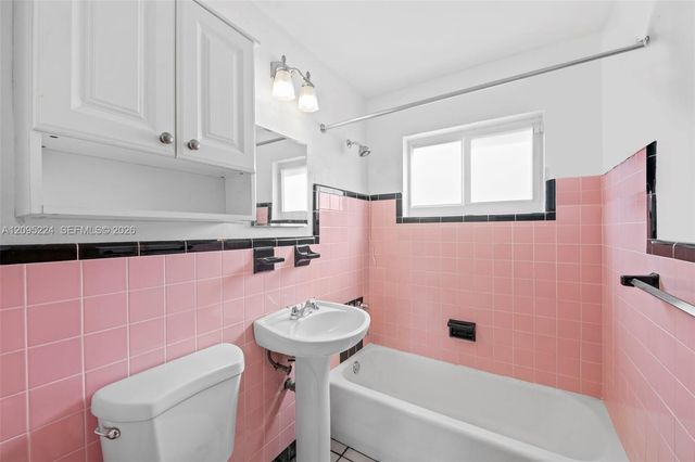 3711 SW 39th Avenue, West Park, FL 33023