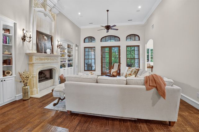 1012 Brae Court, Fort Worth, TX 76111